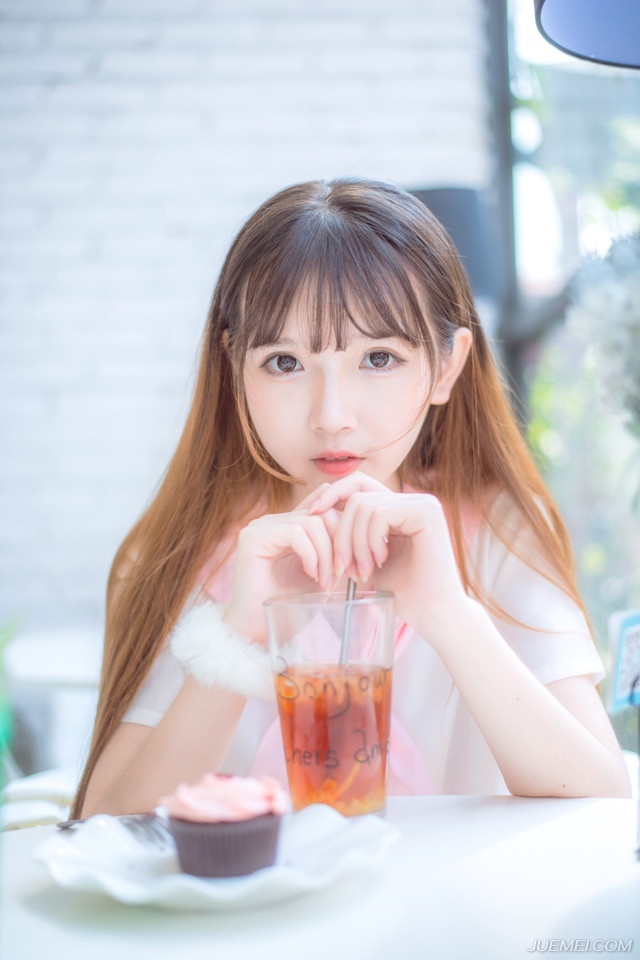 “噗~”
